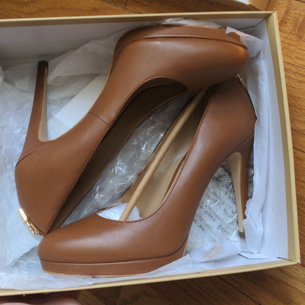 NIB Michael Kors Antoinette Leather Pump - Picture 2 of 6